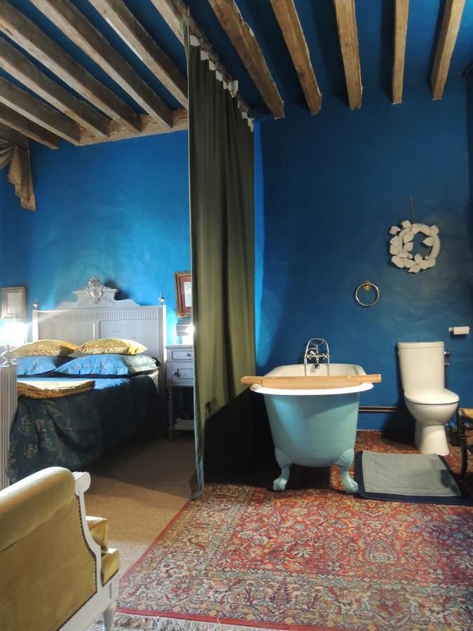 Maison D'Hotes "Les Volets Verts" Et Sa Brocante Ecueille Exterior foto